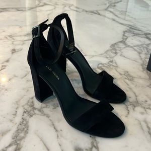 Pelle Moda Bonnie suede black sandal 9m